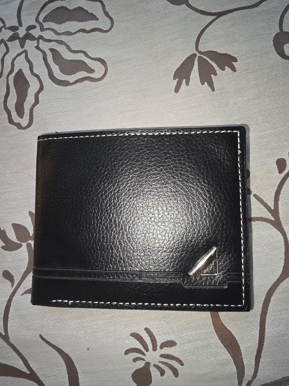 Men's Black Leather Bi-Fold Wallet with Metal Accent